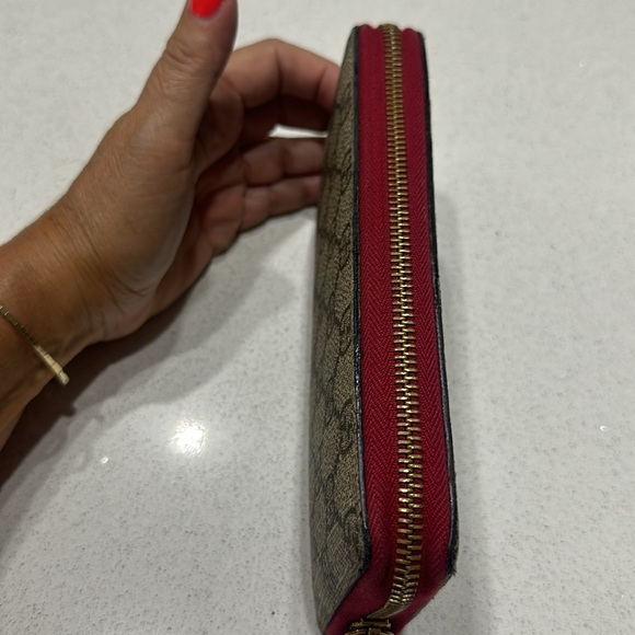 💯 Authentic gucci angry cat long wallet w red trim
Condition 9./10 - Picture 6 of 7